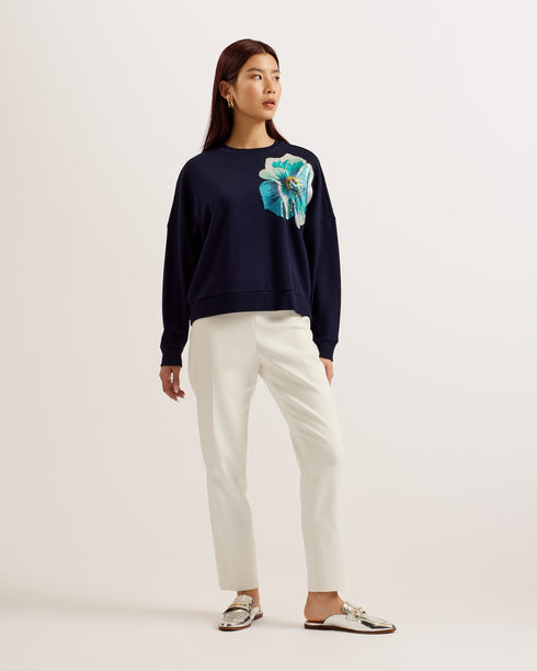 BAYLEYY-Tops-BAYLEYY will bring the glitz to your casual looks with a sequin flower embellished on the shoulder. Made from a stretchy material and cut in a boxy fit, this sweatshirt brings comfort whether you're running errands or spending a day in the city. A crew neck is complemented by a drop shoulder to blend a classic style with modern detail. Sweatshirt Sequin flower detail Boxy fit Crew neck Ribbed trims Drop shoulder Stretch finish Yiyi is 5'8" / 1.73m and wears a Ted size 1- Ted Baker Romania